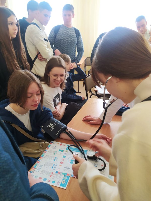 Девятиклассники школы №108 приняли участие  в профориетационном квесте «Профкод для входа».