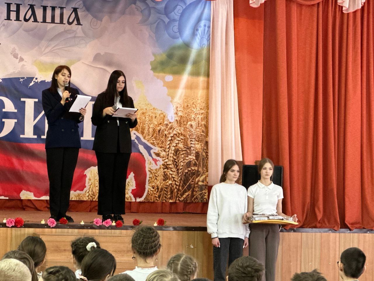Блокадное Святое поколенье, ты вынесло неравный этот бой!.