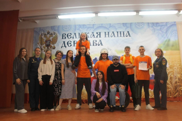 Команда КВН "МЫ" вышла в финал городского КВН "МЧС. Может что случилось?".